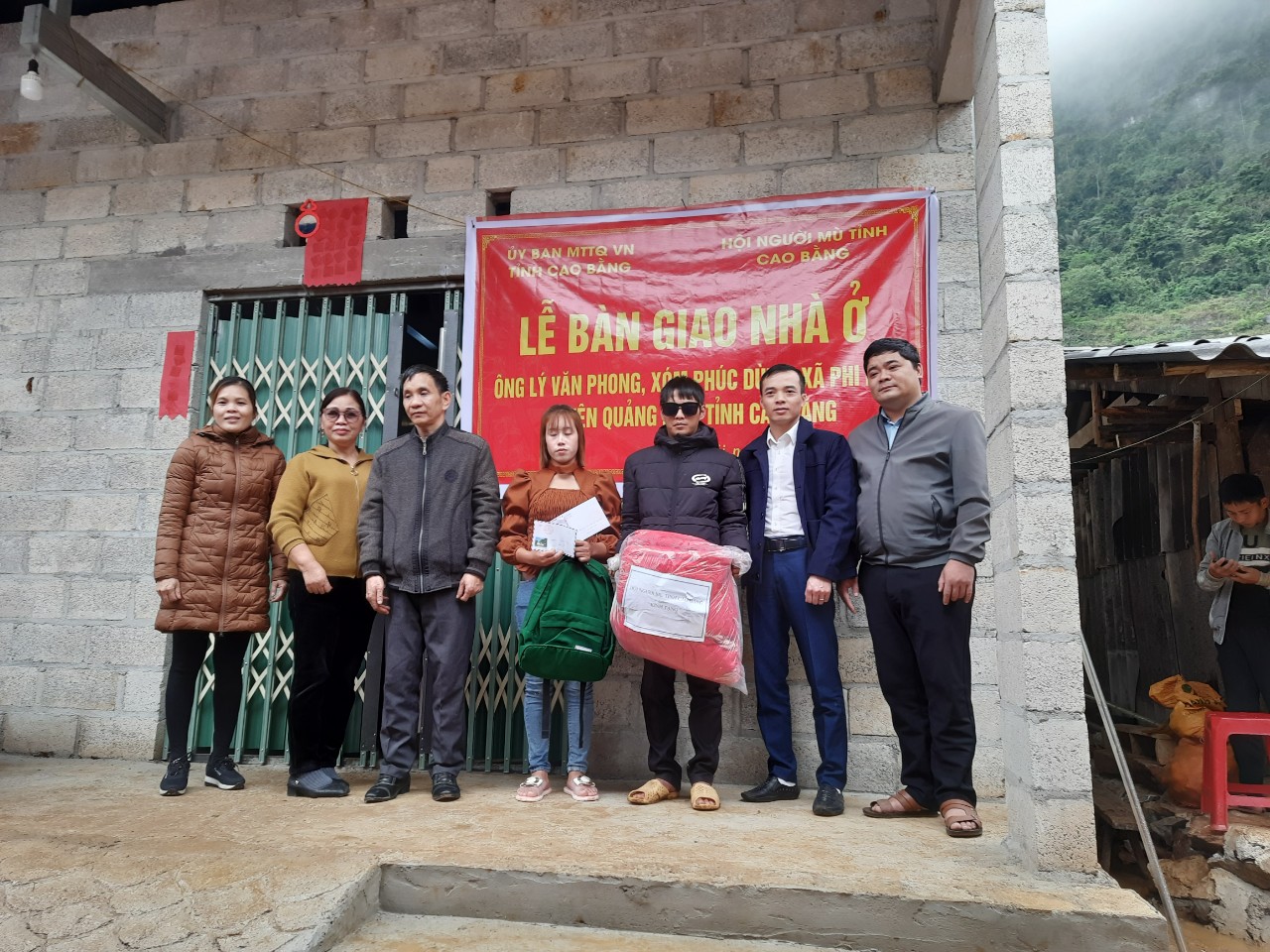 Trao tặng nhà “Đại đoàn kết” cho người mù tại Cao Bằng